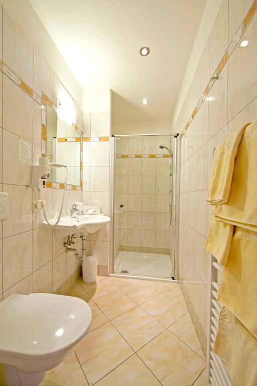 Hotel Hubertus Mit Erlebnislandgasthof Reitherwirt 基茨比厄尔 客房 照片