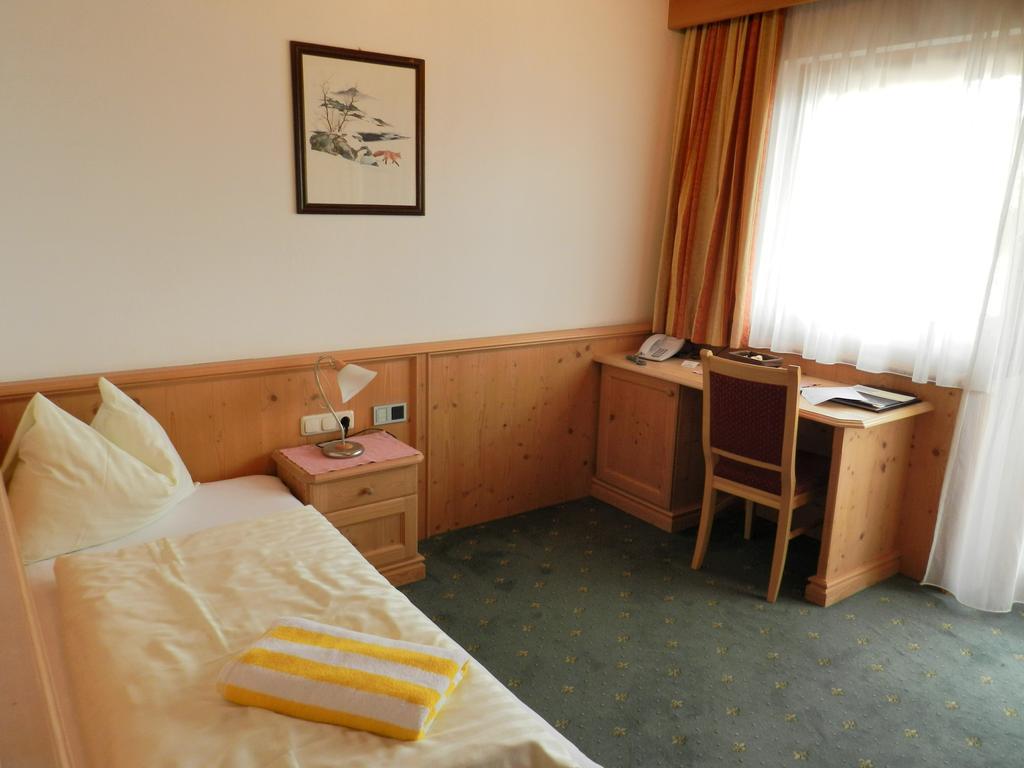 Hotel Hubertus Mit Erlebnislandgasthof Reitherwirt 基茨比厄尔 客房 照片